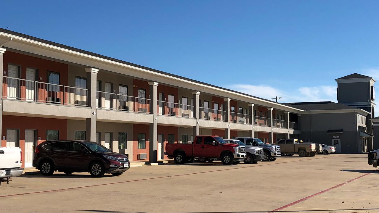Executive Inn And Suites Joaquin Exterior photo